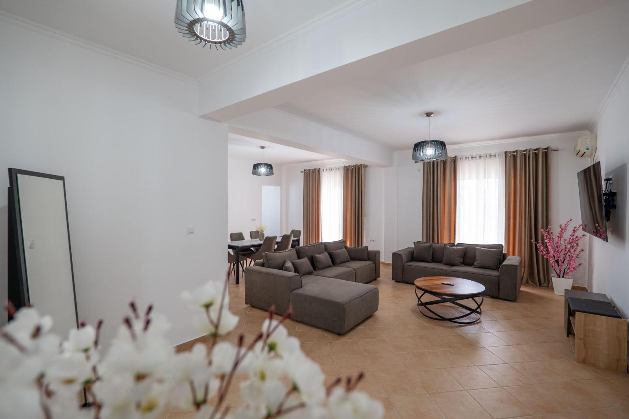 Hoteleks Inn & Suites Sarande Ngoại thất bức ảnh