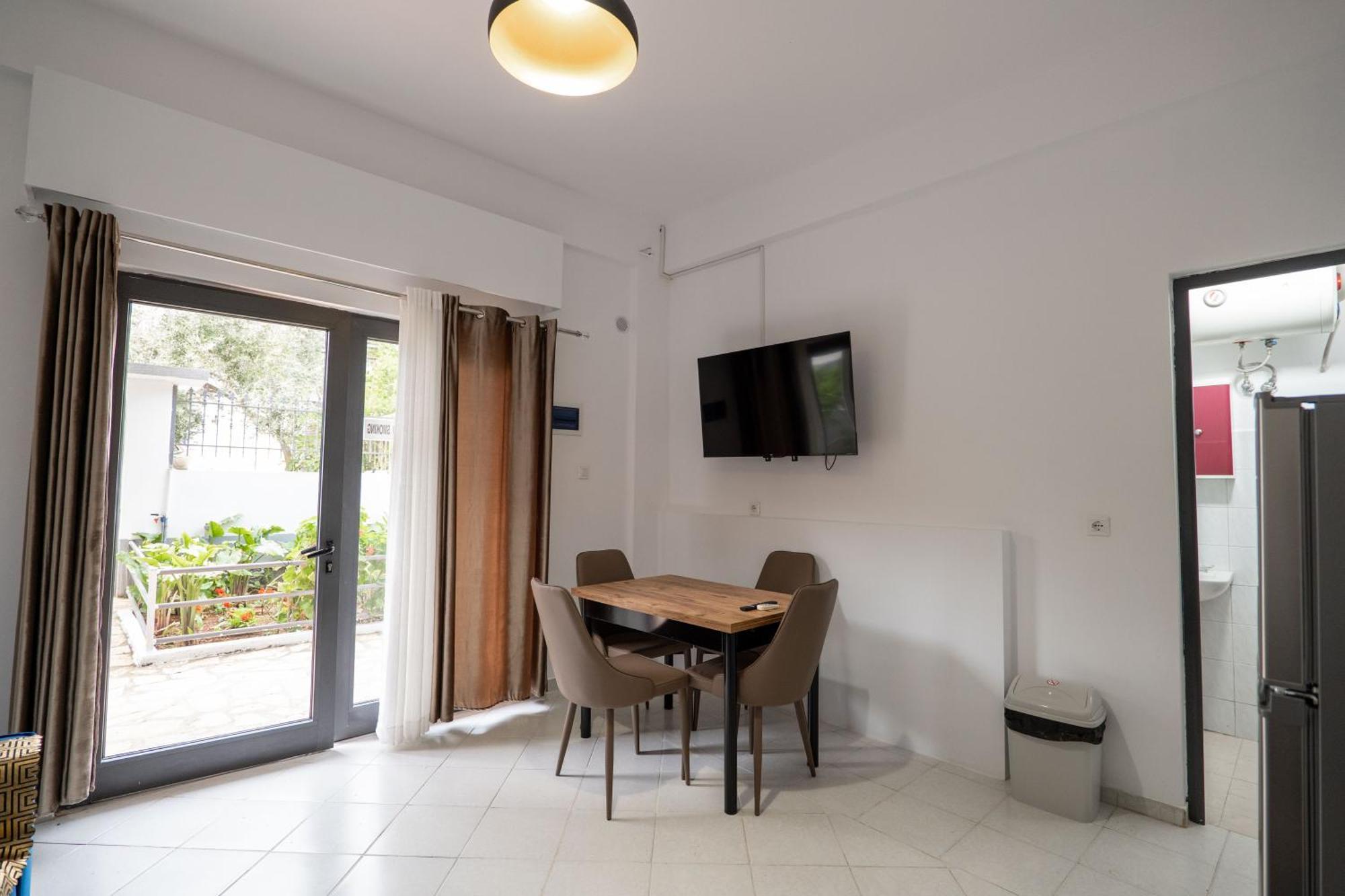 Hoteleks Inn & Suites Sarande Ngoại thất bức ảnh